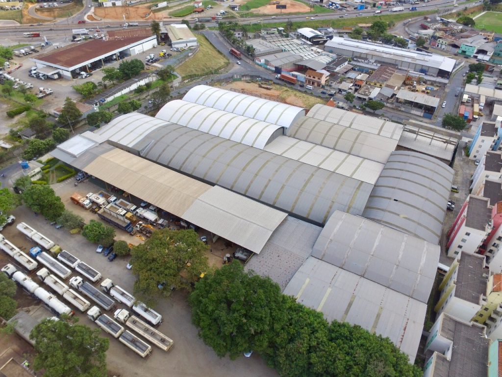 A fábrica da Deflor Bioengenharia, situada em Contagem, MG, ocupa uma área de 27.000 m² e é símbolo do seu pioneirismo na América Latina.